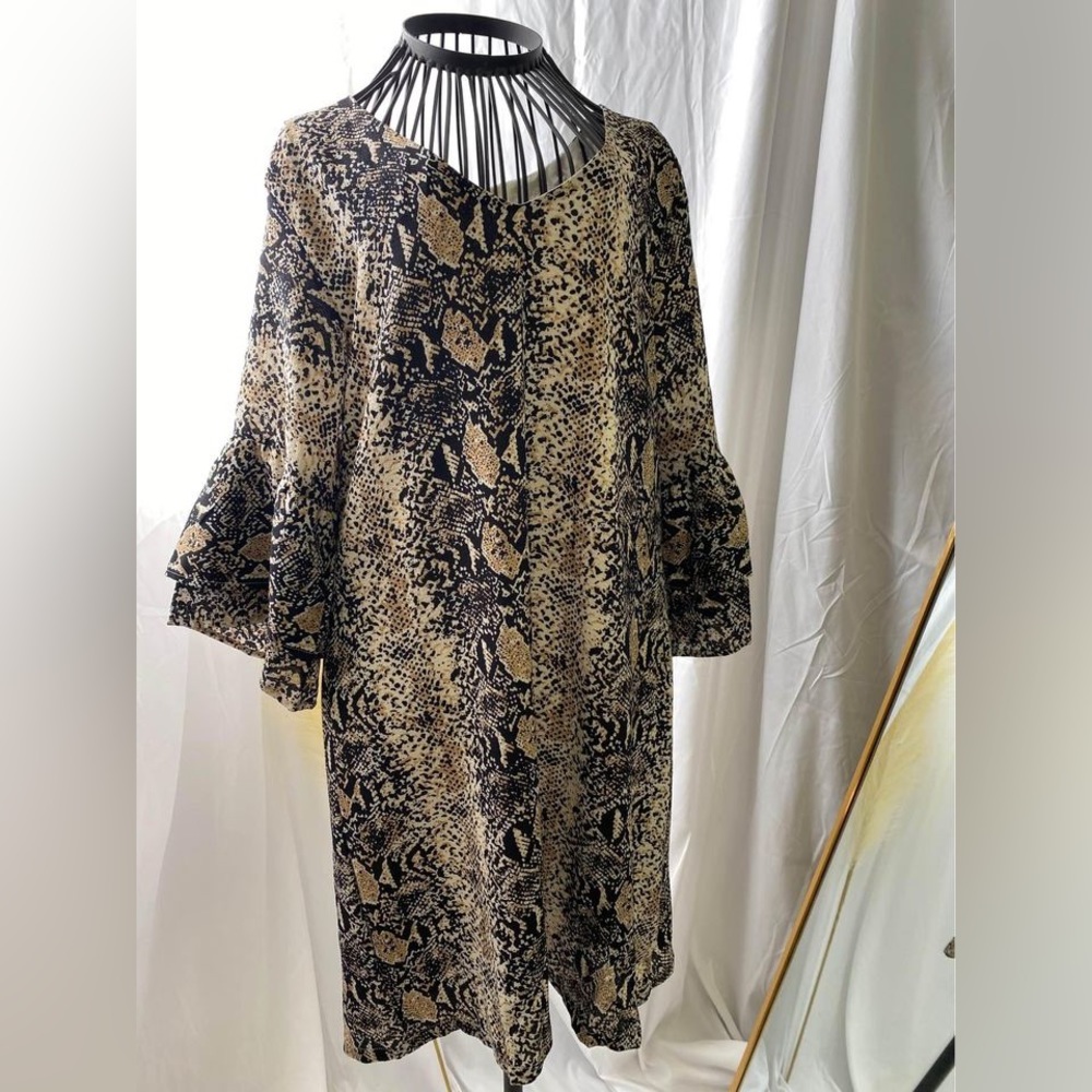 Women’s Medium Belongsci Snake Print V Neck Bell Sleeve Dress
